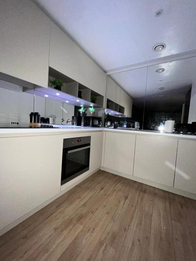 Luxurious Dlr Apartment London Kültér fotó