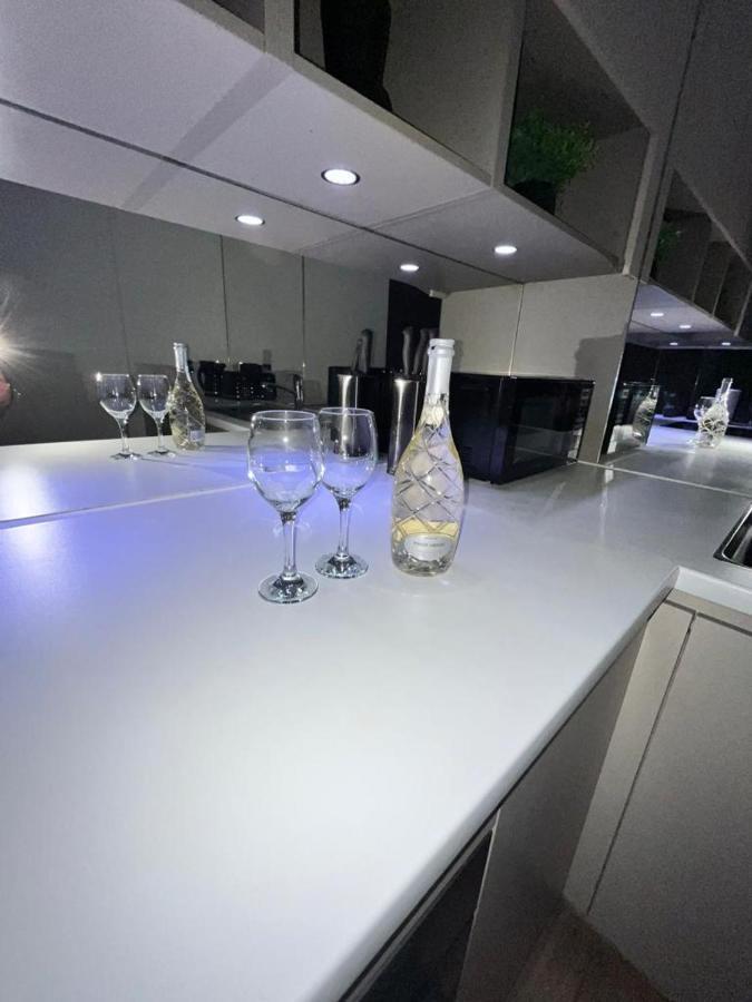 Luxurious Dlr Apartment London Kültér fotó
